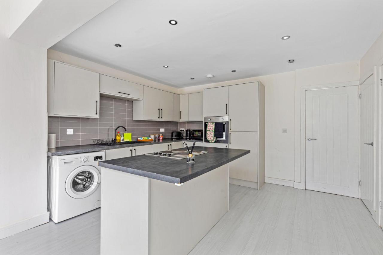 Tipton 3 Bedroom House Garden Sleeps 7 - Jrr Stays Coseley 外观 照片