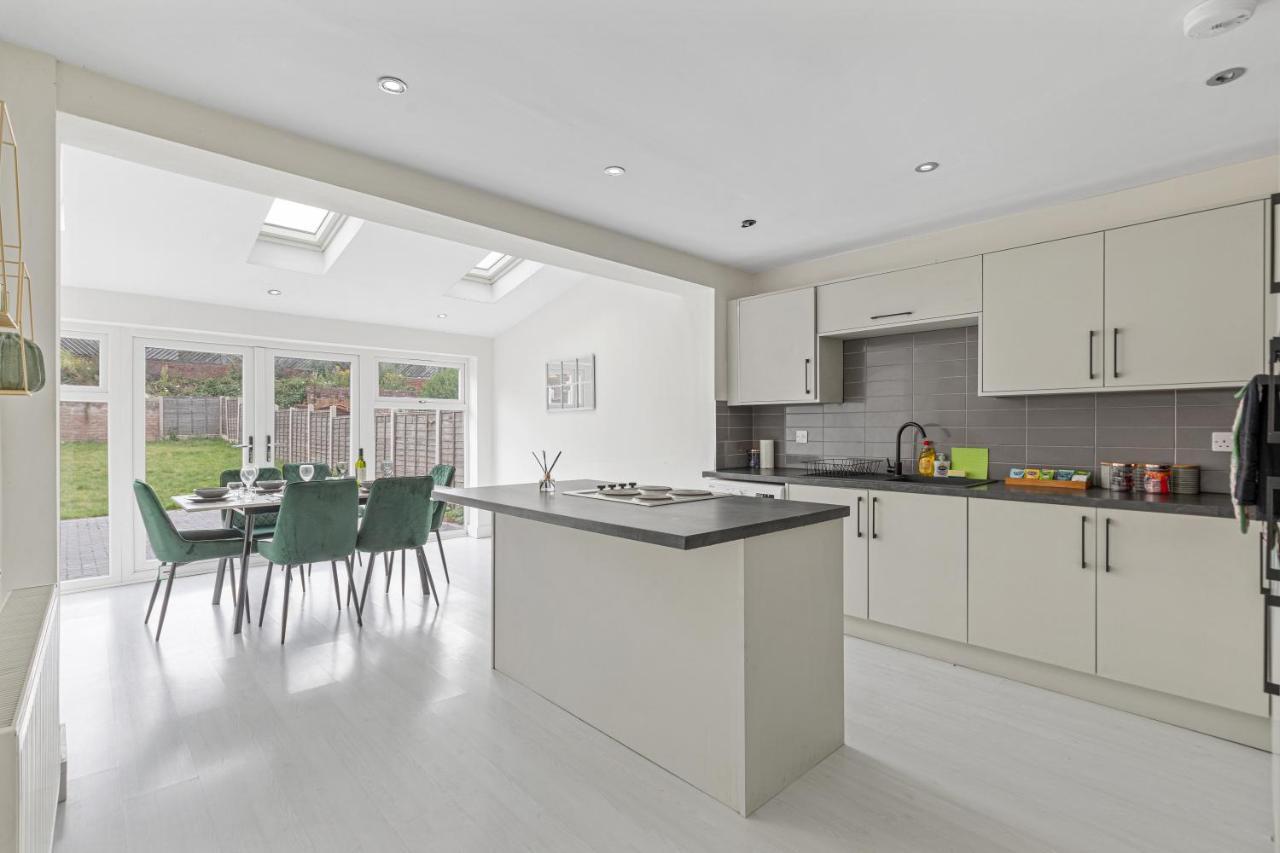 Tipton 3 Bedroom House Garden Sleeps 7 - Jrr Stays Coseley 外观 照片
