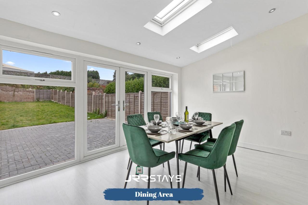 Tipton 3 Bedroom House Garden Sleeps 7 - Jrr Stays Coseley 外观 照片
